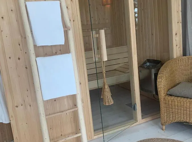 Semesterbostad Vakantiewoning Loft - Sauna - Beach - Keukenhof *